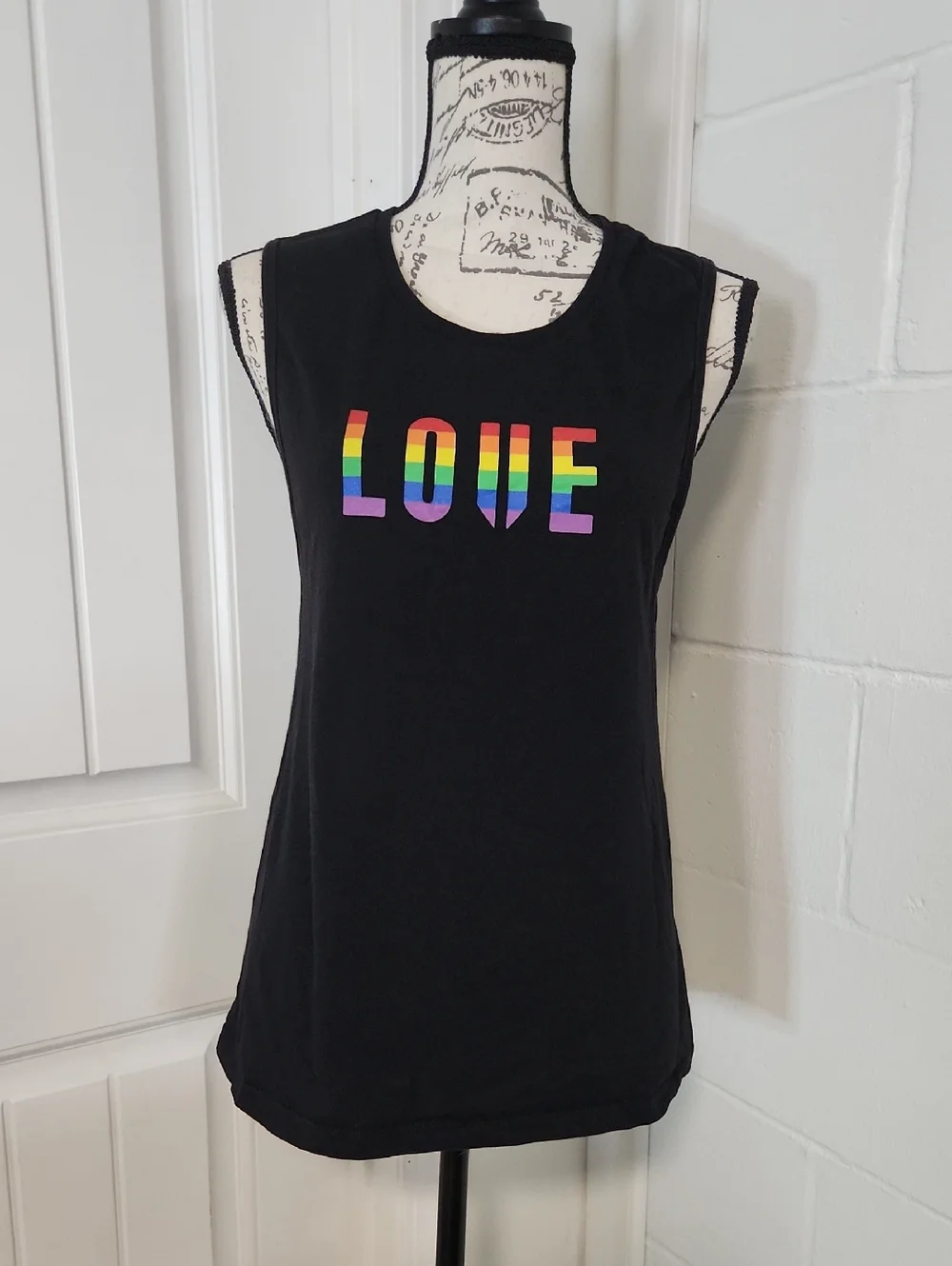 Black Women's Tank with Rainbow LOVE Graphic USA Strong Size Large EUC - Picture 1 of 5